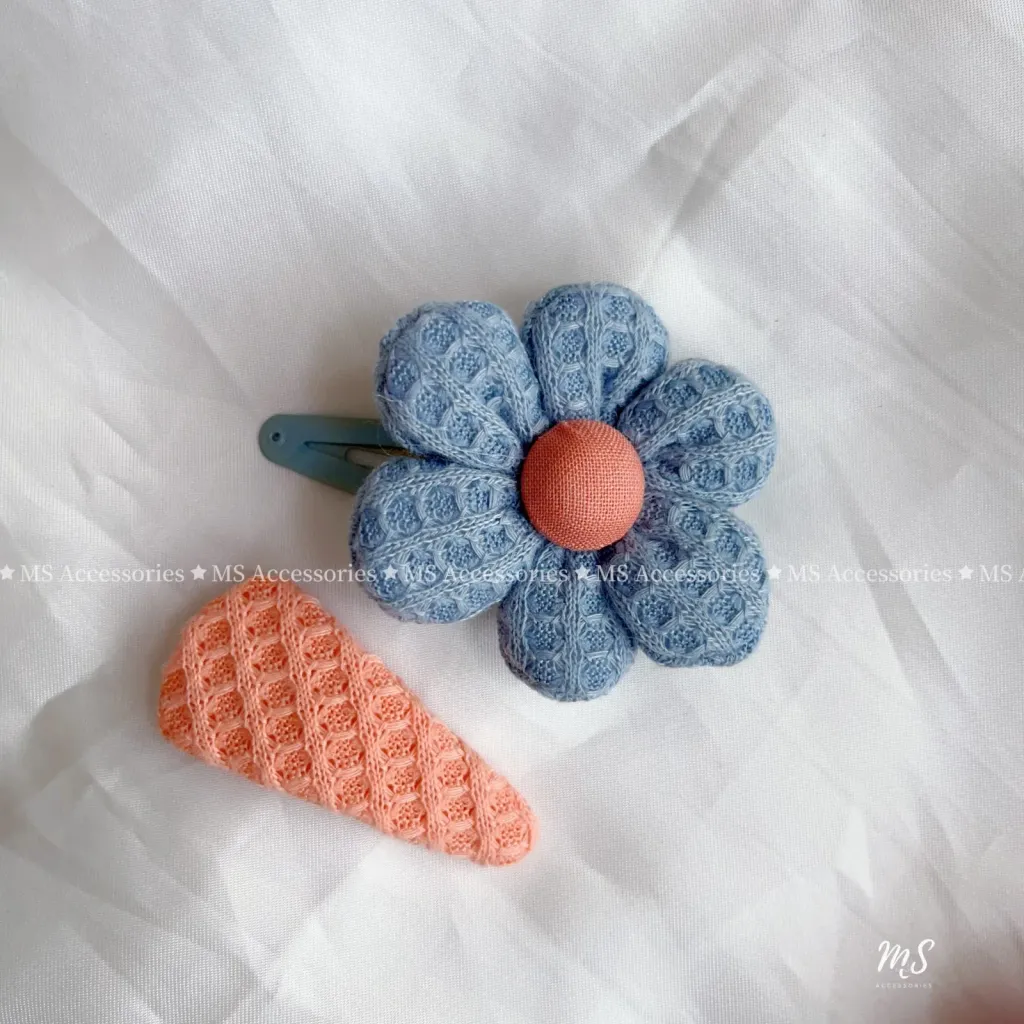 (AC280) 2pcs Plushy Flower Snap Hair Clips image 5