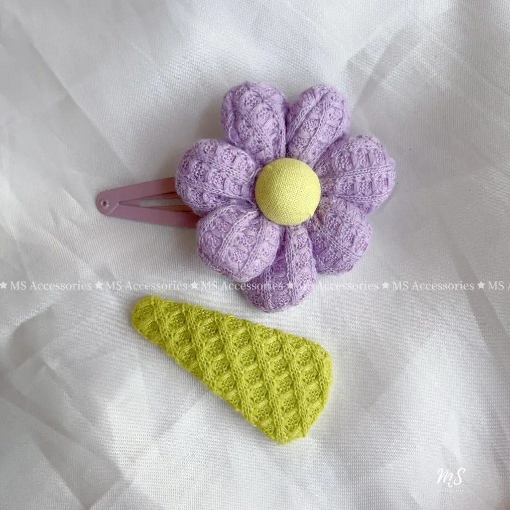 (AC280) 2pcs Plushy Flower Snap Hair Clips image 3