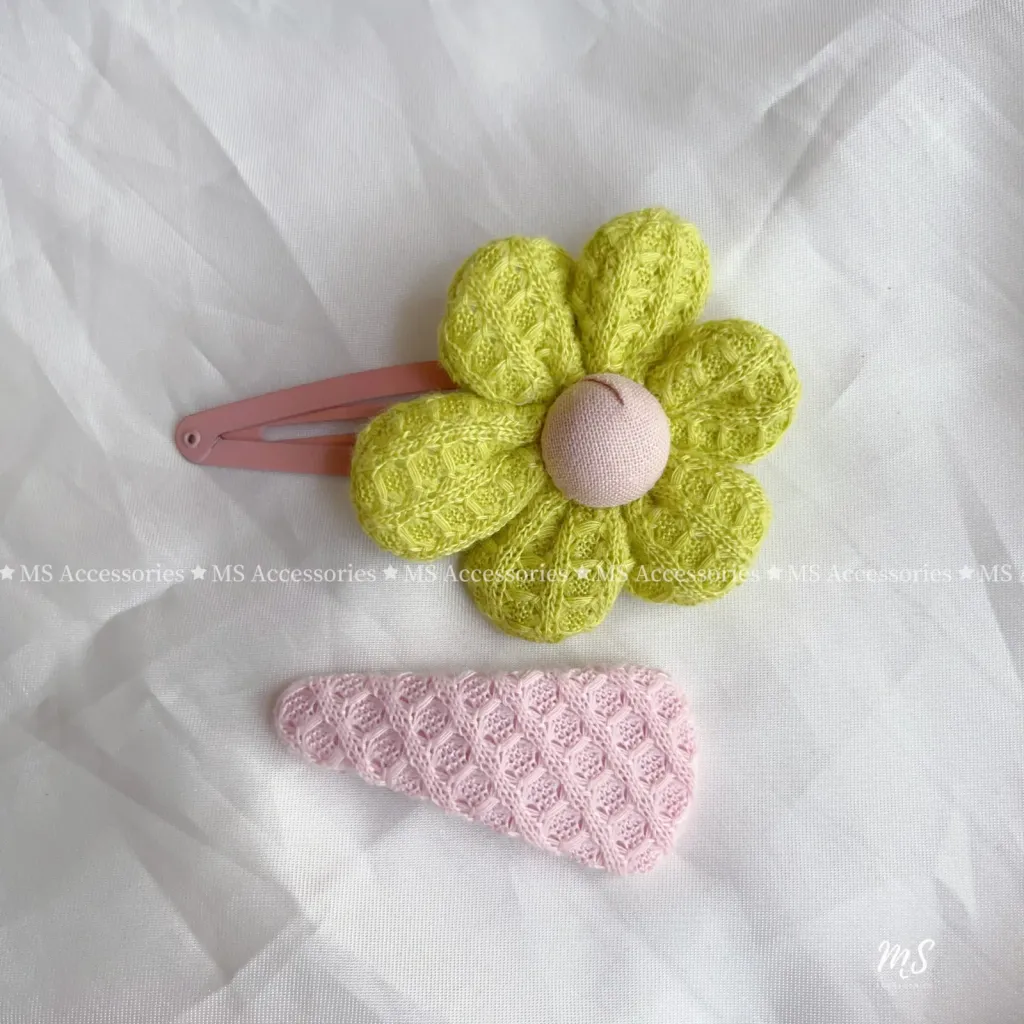 (AC280) 2pcs Plushy Flower Snap Hair Clips image 2